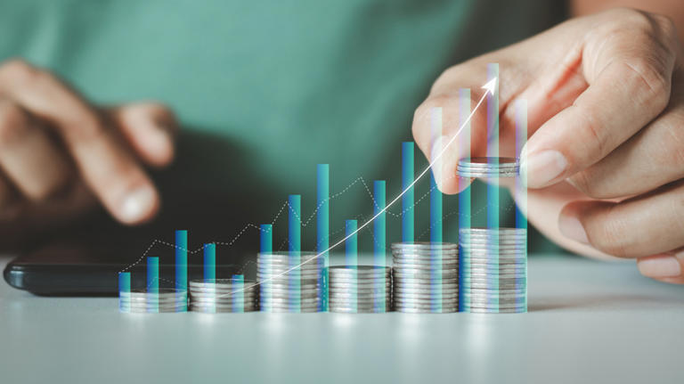 12 Smart Money Habits Every Woman Needs — How They Guarantee Financial Freedom in the U.S.