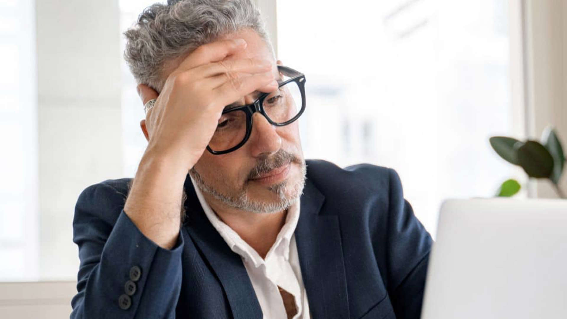 10 Bad Money Habits That Keep Americans Broke — And How I Learned the Hard Way