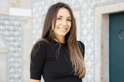 The Mystery of Female Attraction You’ve probably been there — texting a woman, sharing laughs over coffee, or maybe just catching her eyes across the room and wondering: “Does she like me… or is she just being nice?” For men in America today, dating has become something of a decoding challenge. Between polite smiles, friendly gestures, and genuine romantic interest, it’s easy to get lost in translation. But here’s the truth — when a woman likes you, she shows it, even if she doesn’t spell it out directly. Her signs aren’t loud or obvious, but they’re deeply revealing. You just have to know where to look. Let’s pull back the curtain on the three most common things women do when they’re into someone — little actions that speak volumes, even in silence. 1. She Finds Subtle Ways to Be Around You Let’s start with the most natural, timeless sign: proximity. When a woman likes you, she’ll find reasons to be where you are. It’s rarely by accident. Maybe she suddenly starts hanging around the same coffee shop you love. Maybe she volunteers for that same work project you’re leading. Or maybe she keeps “running into you” at your gym or favorite bar. These aren’t coincidences — they’re quiet invitations. Unlike men, who often take a direct approach, women tend to express interest through connection and consistency. If she’s always nearby, paying attention to the little details you share — your hobbies, your routine, your schedule — she’s showing you something powerful: you’re on her radar. The Story: Picture this — Alex, a 33-year-old from Austin, noticed that his coworker, Emma, always showed up near the office kitchen around the same time he grabbed his morning coffee. She’d smile, ask how his weekend was, or comment about the weather. It wasn’t flirty, not at first — just friendly. But as weeks went by, Alex realized Emma laughed a little harder at his jokes. She remembered his dog’s name. She even started bringing her coffee mug when he did. What Alex didn’t know? Emma was interested — and her consistency was her way of creating moments to connect. Lesson: If she’s finding small, natural ways to be around you — not forced, but consistently — there’s a good chance her interest goes beyond friendship. 2. She Mirrors You Without Realizing It Human behavior is fascinating — especially when it comes to attraction. When a woman genuinely likes someone, her body language begins to mirror his. It’s subconscious — she doesn’t plan it. She might sip her drink when you do, lean in when you talk, or match your pace as you walk side by side. This mirroring effect is her brain’s quiet way of saying, “I feel connected to you.” The Story: Take Sarah, a 29-year-old from Chicago. She met Daniel through mutual friends at a dinner party. He was charming — not overly confident, but calm, funny, and kind. As they talked, she found herself leaning in when he did, smiling when he smiled, and even using similar words and phrases. At one point, she realized they both crossed their arms at the same time and laughed about it. “You’re copying me!” Daniel joked. She blushed and replied, “Maybe I am.” That wasn’t a coincidence — that was chemistry at work. Mirroring is one of the strongest nonverbal cues of attraction. It shows emotional comfort and alignment. When you see it happening, it’s not a trick — it’s her way of saying, “We’re in sync.” 3. She Opens Up Emotionally (And Wants You To, Too) Women value emotional connection — and when she likes you, she’ll start to open her world to you. She might tell you about her family, her fears, her goals, or her childhood memories. She’ll talk about what she loves and what drives her crazy. That emotional vulnerability is her way of showing trust. If she’s comfortable letting you see her without her guard up, she’s saying something much deeper than, “I like hanging out with you.” She’s saying, “I feel safe with you.” The Story: Tyler, a 38-year-old firefighter from Denver, started chatting with Olivia at a local farmers’ market. They hit it off over a shared love of homegrown tomatoes and Sunday coffee rituals. After a few casual meetups, Olivia began opening up — about her career burnout, her struggles balancing work and family, and how she felt lost after a recent breakup. Tyler just listened — no advice, no interruptions. That night, Olivia texted, “I don’t usually talk like that, but you make it easy.” That’s the turning point. When a woman feels emotionally safe with you, she’ll invest more — not just time, but trust. Bonus: The Way She Looks at You Eye contact is powerful — and when she likes you, it changes everything. Her gaze lingers a little longer than necessary. She smiles with her eyes, not just her lips. She looks at you when you’re not talking — like she’s reading your energy, not your words. If you catch her glancing at you, then quickly looking away, that’s not shyness. That’s interest with a touch of vulnerability. Women use eye contact as both a test and a message — “Do you see me the way I see you?” What She’s Not Doing Matters, Too Sometimes attraction is clearer in what she doesn’t do. If she keeps her responses short, avoids making plans, or treats you the same as everyone else — she’s probably just being polite. But when she makes an effort — laughs at your jokes, remembers your stories, and stays engaged — those are the subtle breadcrumbs of affection. The key is not to overanalyze, but to observe patterns. A single smile means little. But a dozen small actions over time? That’s something real. Why Modern Dating Makes These Signs Harder to See In 2025 America, dating has become more complex. Between texting, dating apps, and social media, it’s easy to misread signals. Many women guard their feelings more carefully — not because they’re playing games, but because they’ve been hurt, ghosted, or misunderstood before. That’s why her interest often comes in small, careful steps — presence, warmth, curiosity. The more emotionally mature you are, the better you’ll spot those cues. Women appreciate men who notice the details — who understand that liking someone isn’t always about grand gestures, but about showing up consistently and respectfully. How to Respond When You Notice the Signs If you’ve picked up on these cues, the next step is confidence with kindness. Here’s how to respond in a way that strengthens connection instead of scaring her off: Match her energy. If she’s opening up, share a little about yourself. Show appreciation. Compliment her personality, not just her looks. Keep it natural. Don’t rush to define things. Let the comfort build. Make small moves. Ask her out casually — a coffee, a walk, a shared hobby. Be genuine. Women can sense authenticity instantly. When she sees that you respect her pace, her interest will often deepen naturally. A Final Thought: The Language of Subtlety Women don’t always say “I like you” in words — they say it through behavior, attention, and energy. They show it long before they say it. So if you’ve been wondering whether that woman in your life feels something more, look closer. Does she find excuses to see you? Does she mirror you? Does she share pieces of herself that others rarely see? If the answer is yes to even one of those, you might just be seeing the early signs of something genuine — something real. In a world full of digital noise and superficial swipes, those little signs still matter. They’re whispers of connection in a world that too often shouts. FAQs 1. Do all women show attraction the same way? Not exactly. Every woman expresses interest differently depending on her personality, comfort level, and past experiences. But most share subtle signs like time investment, body language, and emotional openness. 2. What if I misread the signs and she’s just being friendly? It happens. The best way to find out is to communicate honestly and observe her consistency. If she keeps investing time and energy, that’s your answer. 3. Should I make the first move if I think she likes me? Yes, but do it respectfully. Start small — suggest a coffee or casual meet-up. Gauge her comfort and proceed naturally. 4. What are red flags that she’s not into me? Short responses, canceled plans, lack of follow-up questions, and no effort to stay connected are clear indicators of disinterest. 5. How can I tell if her interest is genuine or just playful? Genuine interest comes with emotional investment and consistency. If she’s supportive, attentive, and open over time — not just flirty in moments — it’s real.