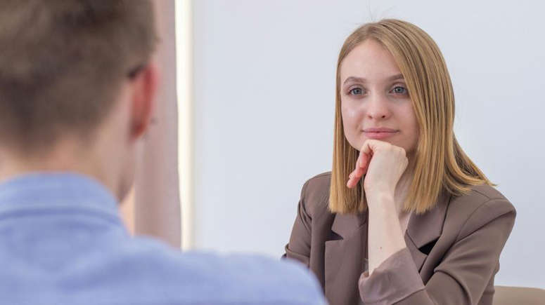 15 Things Truly Smart People Do That Quietly Intimidate Insecure People Around Them