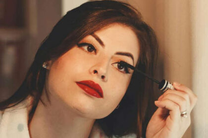 9 Everyday Habits That Secretly Make You Age Faster — And How to Stop Them