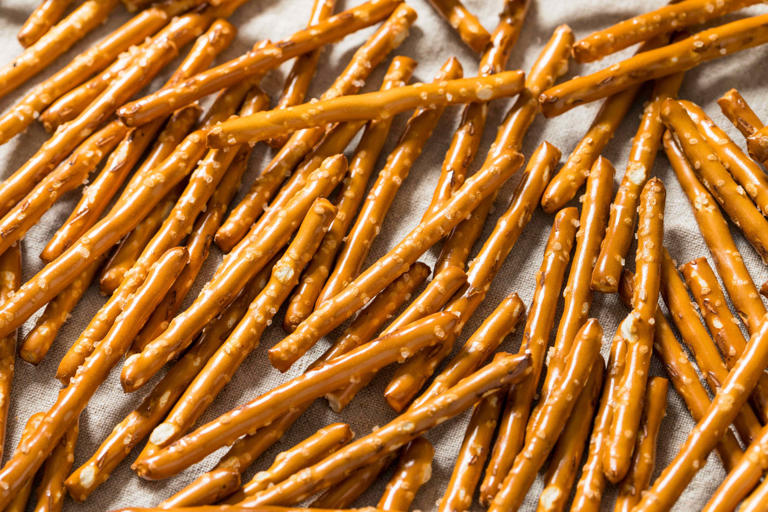 9 Worst Foods to Eat When You Have a Sore Throat — What No One Tells You