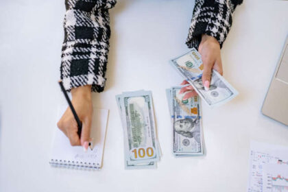 18 Daily Money Habits of Successful People: How Ordinary Americans Build Extraordinary Wealth