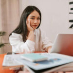 12 Subtle Habits That Reveal Someone’s Way Smarter Than You Think