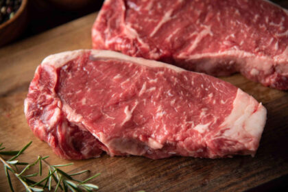 The Dangerous Meat-Thawing Mistake Almost Everyone Makes — and the Safe Fix That Could Save Your Health