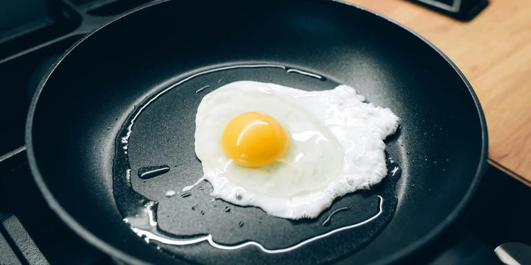 Whole Eggs vs. Egg Whites: The Breakfast Battle a Dietitian Says We’ve Been Getting Wrong