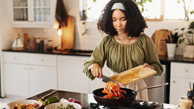 21 Proven Money-Saving Tips That Actually Work (From Real People Across America)