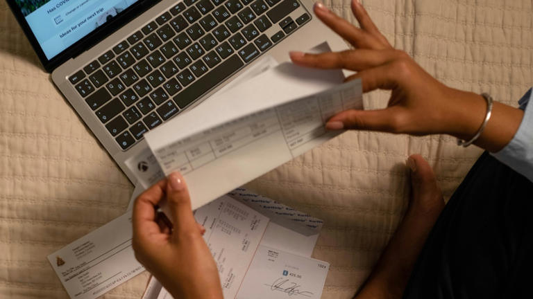 10 Ways Americans Finally Break Free From the Paycheck-to-Paycheck Cycle (Real Stories, Real Fixes)