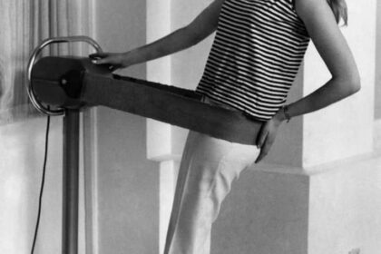 15 Weird Things Americans Believed 60 Years Ago — And How They Shaped the Country