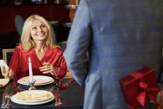 22 Subtle Habits That Quietly Make You More Attractive (Without Even Trying)